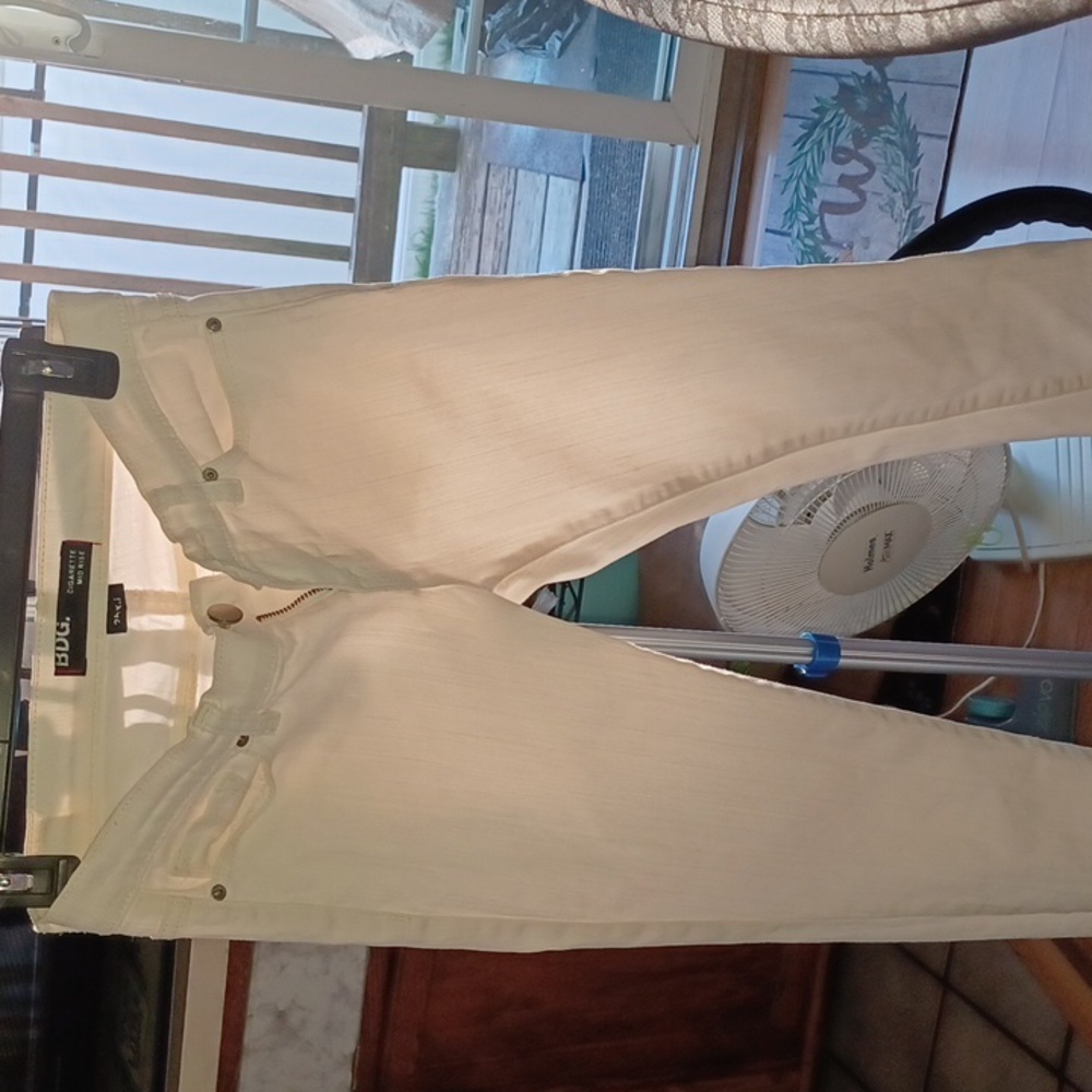 BDG Cigarette Mid Rise Wht - Picture 4 of 9